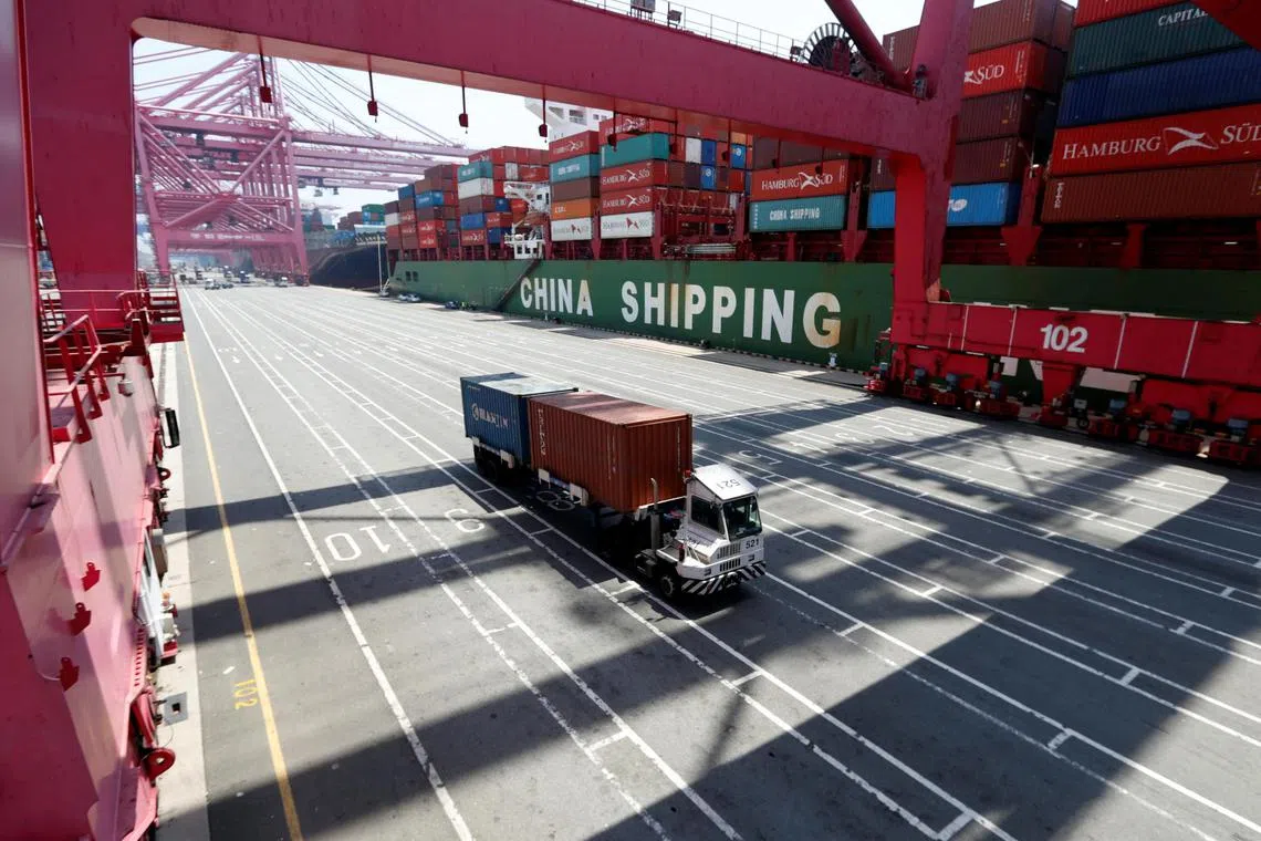 China’s exports grew 2.3 per cent in December from a year earlier, adding to signs global trade is slowly turning a corner.