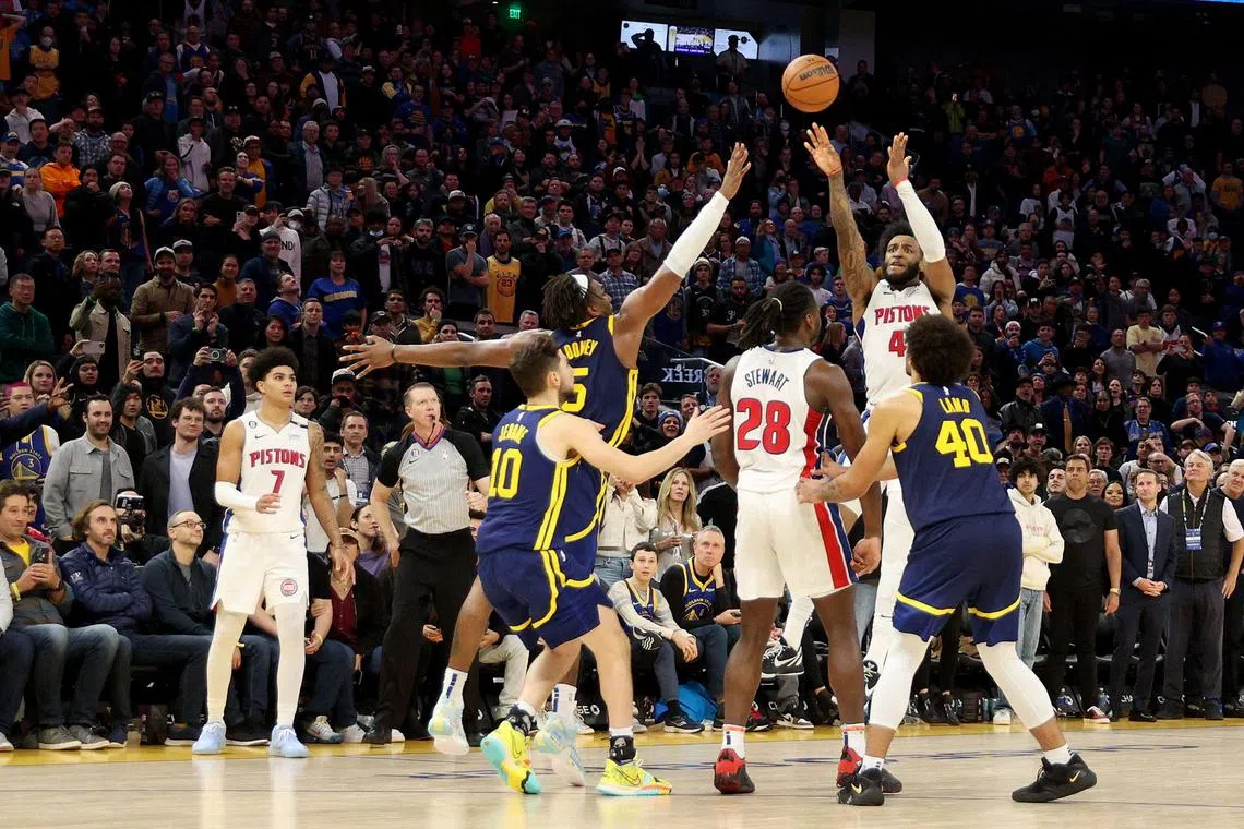 SAN FRANCISCO, CALIFORNIA - JANUARY 04: Saddiq Bey #41 of the Detroit Pistons shoots a three-point basket at the buzzer to beat the Golden State Warriors at Chase Center on January 04, 2023 in San Francisco, California. NOTE TO USER: User expressly acknowledges and agrees that, by downloading and or using this photograph, User is consenting to the terms and conditions of the Getty Images License Agreement.   Ezra Shaw/Getty Images/AFP (Photo by EZRA SHAW / GETTY IMAGES NORTH AMERICA / Getty Images via AFP)