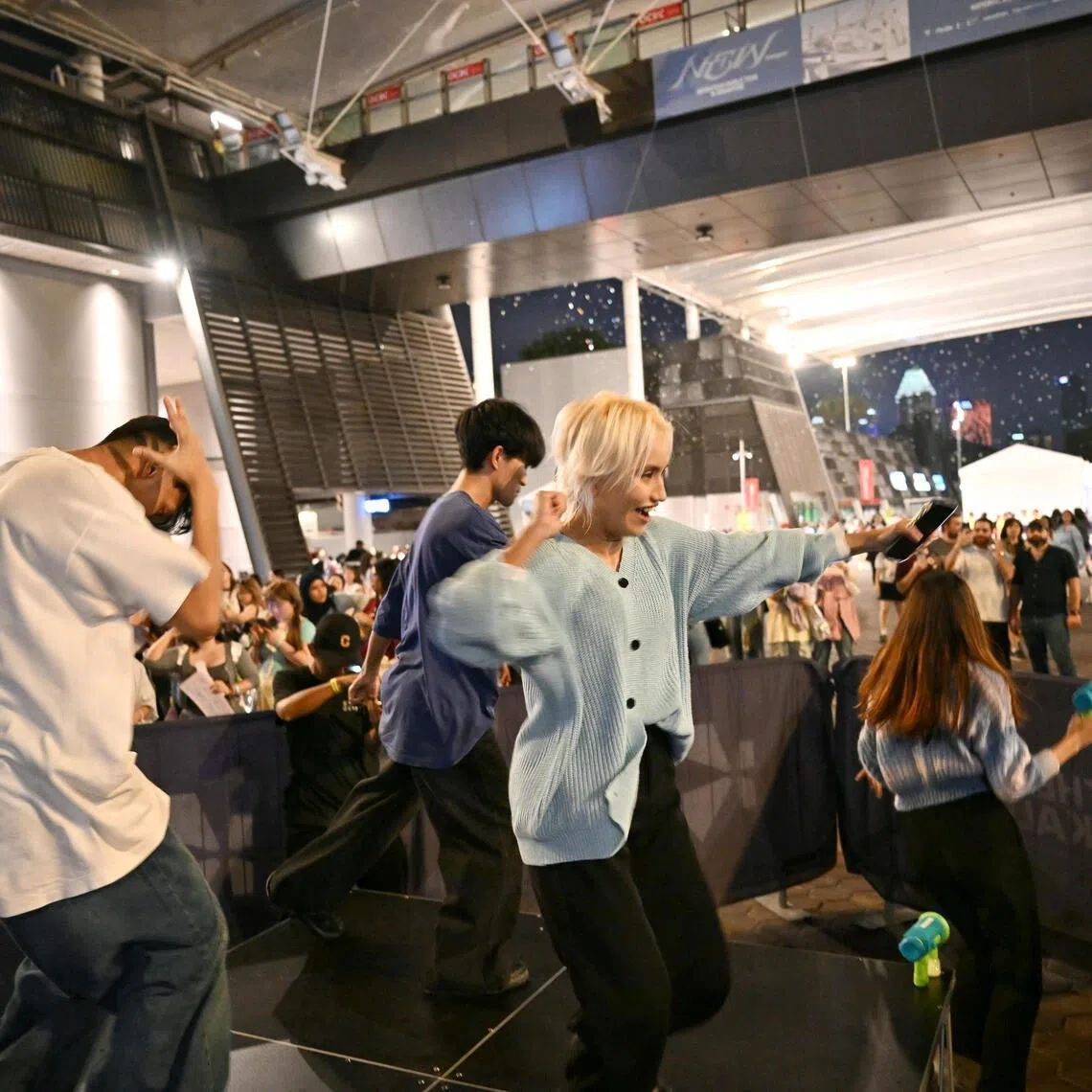 The Kallang, which houses National Stadium, engaged local dance crew Double R. Squad to entertain fans leaving K-pop group Seventeen's concert.