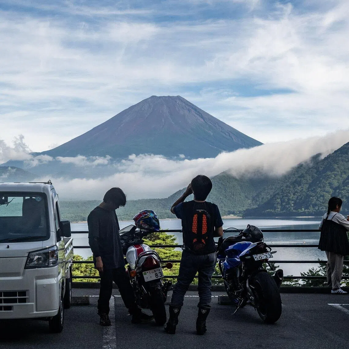 A rescue fee of 8,000 yen (S$66) per five minutes already introduced in another prefecture will be used as a reference.