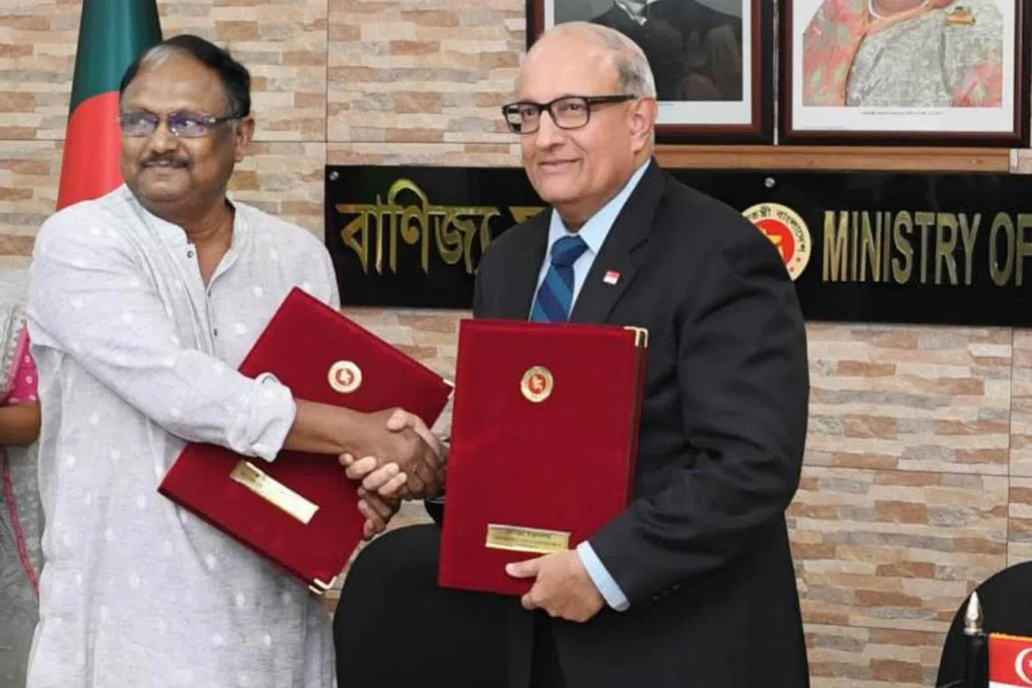 Minister-in-charge of Trade Relations S. Iswaran and Bangladesh Minister of Commerce Tipu Munshi signed a Memorandum of Cooperation on Trade and Investment.