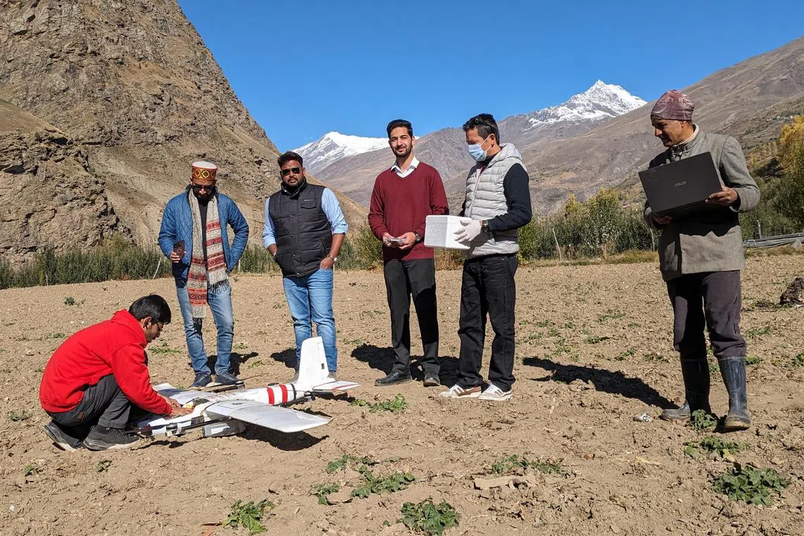 ngdrone - A team of the Indian Council of Medical Research delivering blood and medicines by drone in Lahaul and Spiti in the northern state of Himachal Pradesh in October.


Credit : Indian Council of Medical Research
