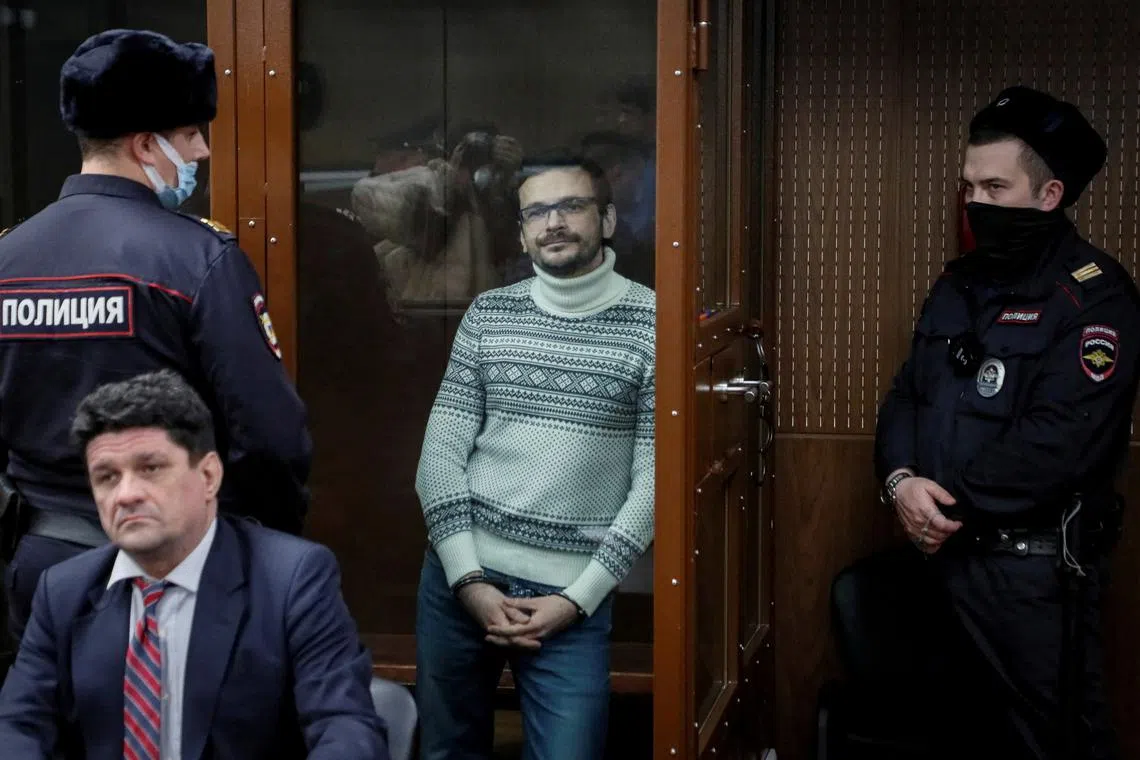 FILE PHOTO: Russian opposition leader, former Moscow's municipal deputy Ilya Yashin stands inside a defendant's glass cage prior to a verdict hearing at the Meshchansky district court in Moscow, Russia, December 9, 2022.  Yuri Kochetkov/Pool via REUTERS/File Photo