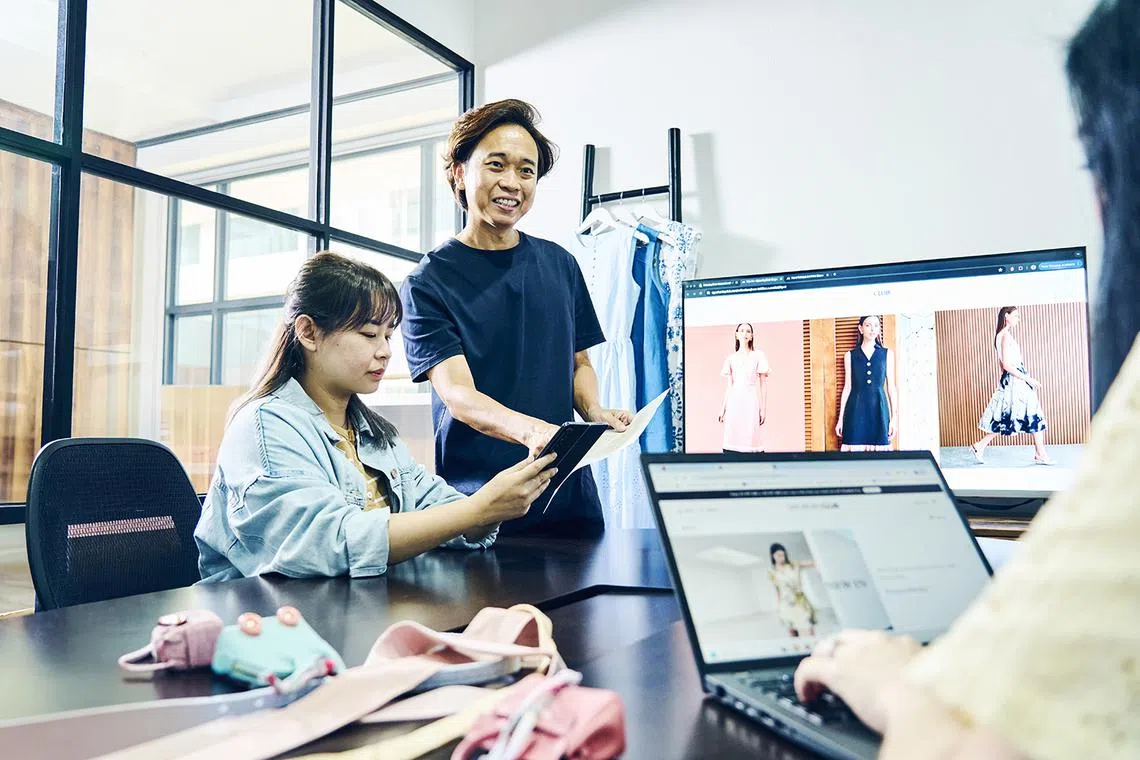 Mr Ying Tze Her (pictured with digital marketing lead
Tyan Tan) says SaturdayClub has seen significant growth
since adopting a new e-commerce platform.