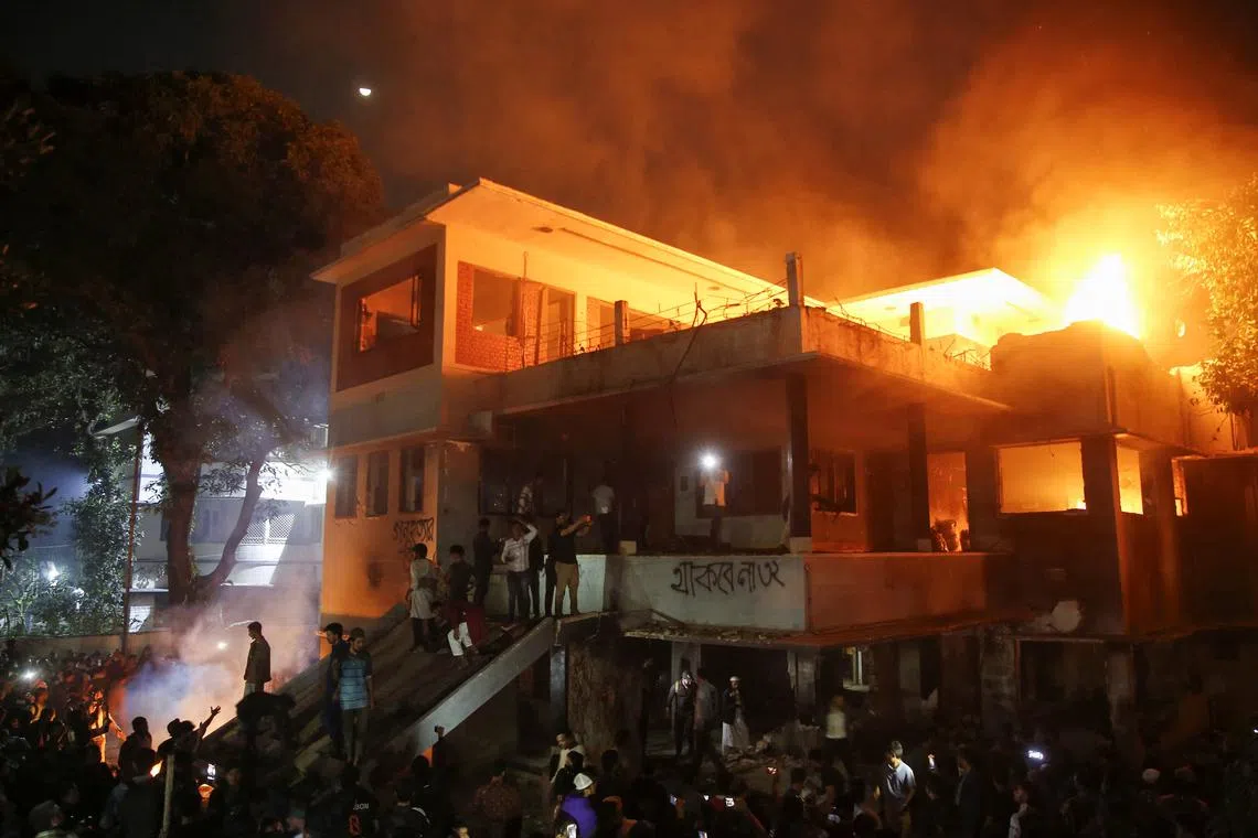 Protesters set fire to the Dhanmondi-32 residence of Bangabandhu Sheikh Mujibur Rahman, father of the ousted PM Sheikh Hasina, in Dhaka, Bangladesh February 5, 2025. REUTERS/Mehedi Hasan