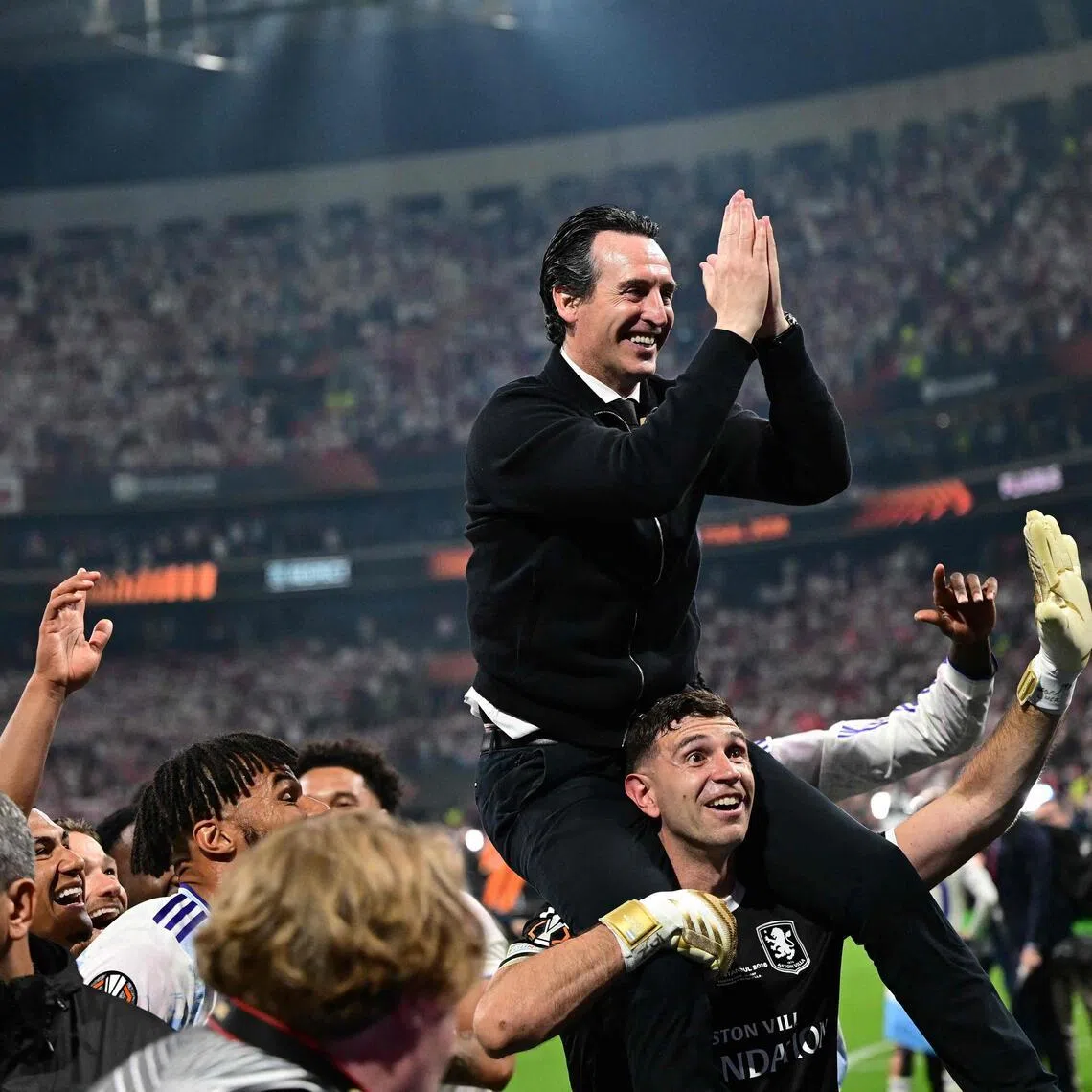 Aston Villa manager Unai Emery celebrates with his players after winning the Europa League final against Freiburg.