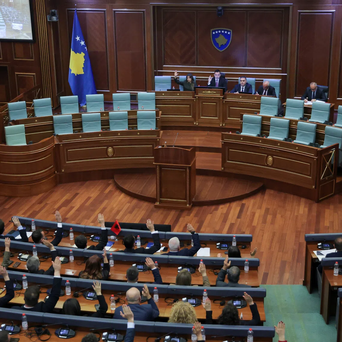 Members of Parliament vote for the new Kosovo Prime Minister candidate during the parliamentary session in Pristina, Kosovo, November 19, 2025. Kosovo's ruling Vetevendosje party on Wednesday failed to secure enough votes in the parliament to form the government, pushing the country towards a snap election. REUTERS/Valdrin Xhemaj