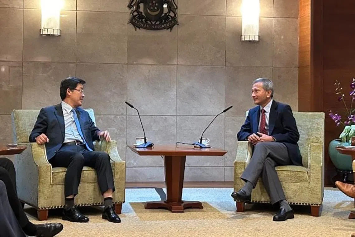 South Korean presidential adviser Park Cheol-hee meeting Foreign Minister Vivian Balakrishnan in Singapore on May 3.
