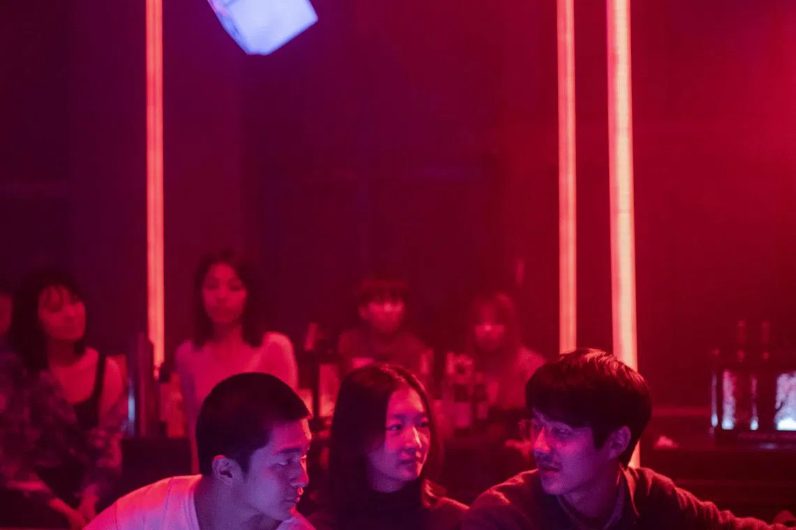 jopicks01 - The Breaking Ice from Singapore film-maker Anthony Chen stars  L-R Qu Chuxiao, Zhou Dongyu and Liu Haoran  


Source: Golden Village