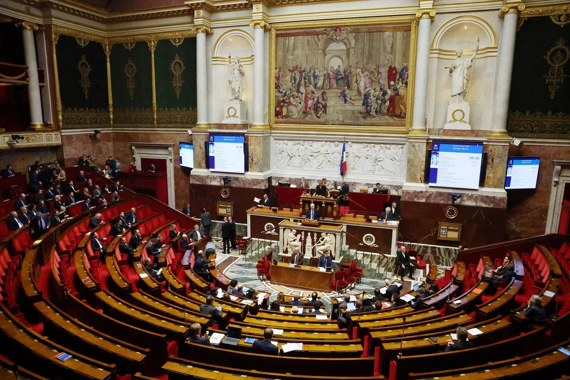 French lawmakers back social media ban for under-15s