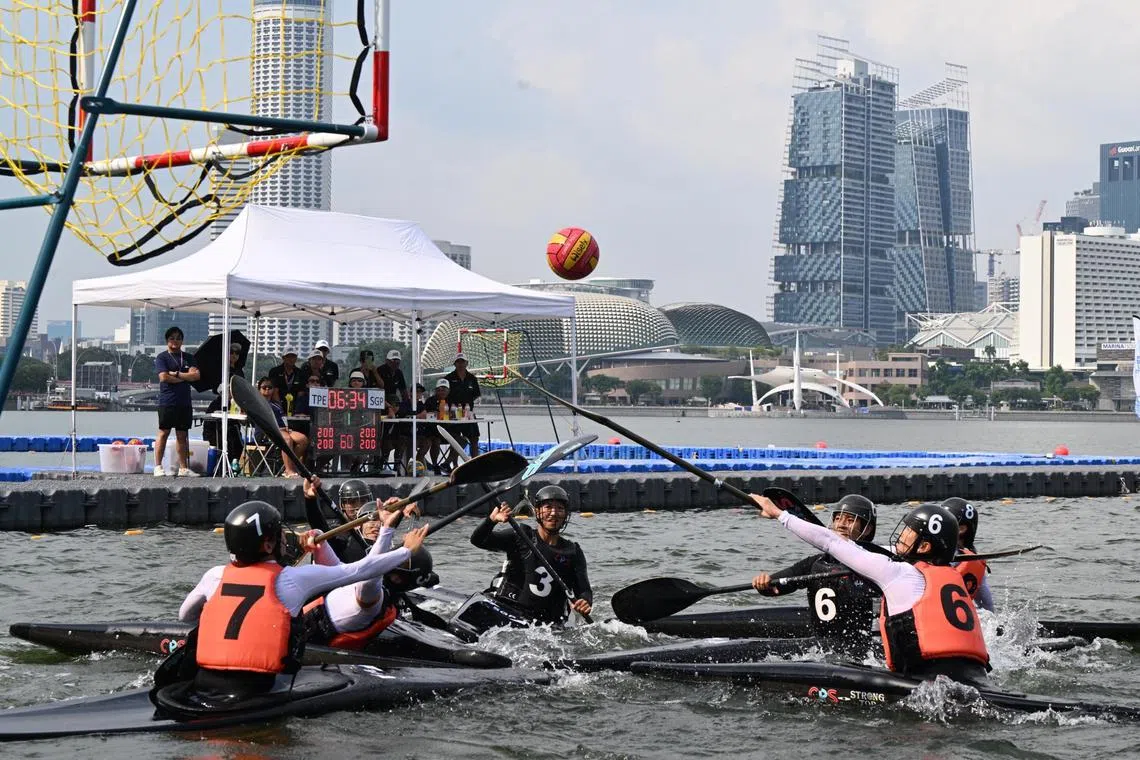 Taiwan’s women team won 2-1 to Singapore at the Asian Canoe Polo Championships 2023 finals on Nov 12. 

ST PHOTO: AZMI ATHNI