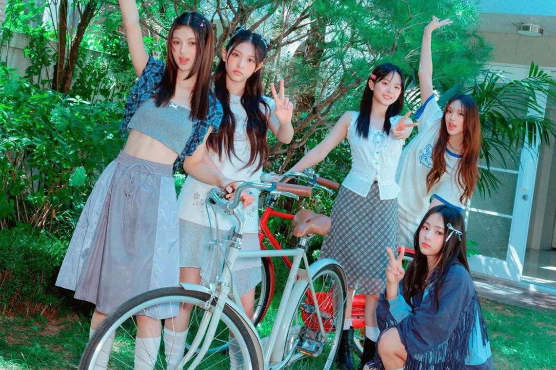 NewJeans will be attending the ceremony on March 6 at the YouTube Theater in Los Angeles.