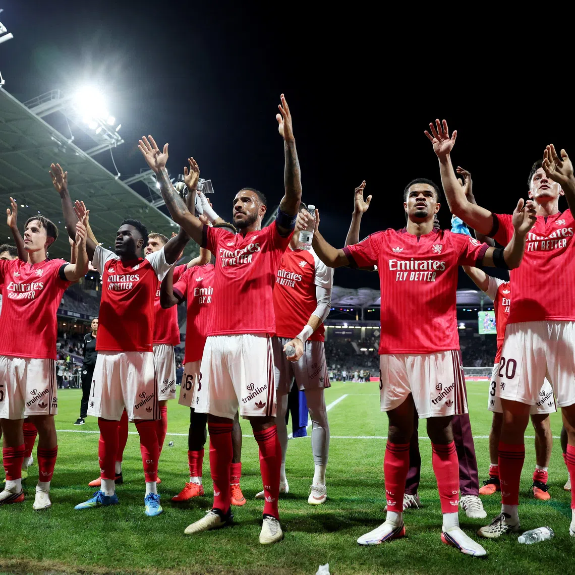 Soccer Football - Ligue 1 - Toulouse v Olympique Lyonnais - Stade de Toulouse, Toulouse, France - August 22, 2026 Olympique Lyonnais players celebrate after the match REUTERS/Alexandre Dimou
