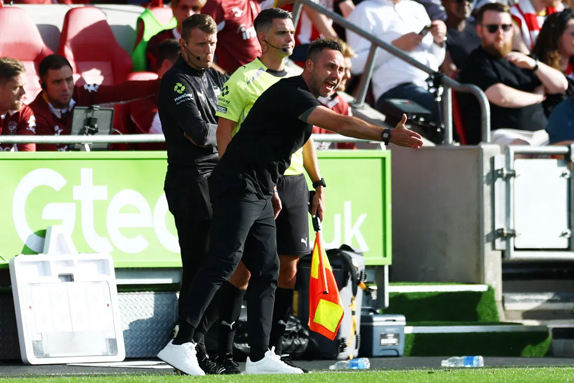Soccer Football - Premier League - Brentford v Tottenham Hotspur - GTech Community Stadium, London, Britain - August 22, 2026 Tottenham Hotspur manager Roberto De Zerbi reacts Action Images via Reuters/Matthew Childs