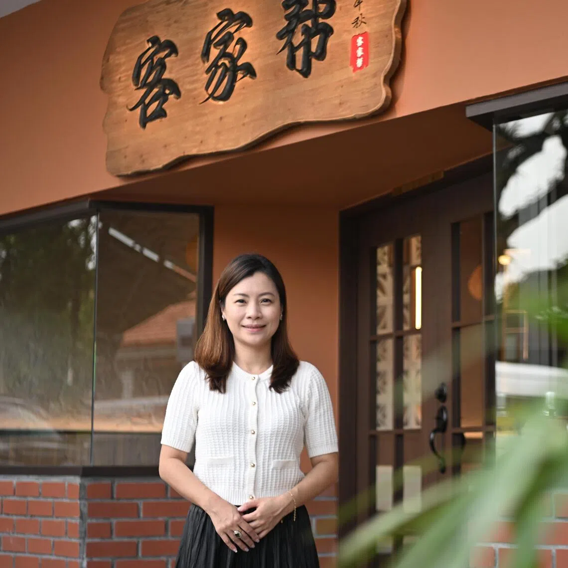 ST20251118_202533000986 Azmi Athni sfplum//

Ms Chen Yiwen, 40, the new owner of Plum Village - Singapore's best known Hakka restaurant, on Nov 18, 2025. 

ST PHOTO: AZMI ATHNI