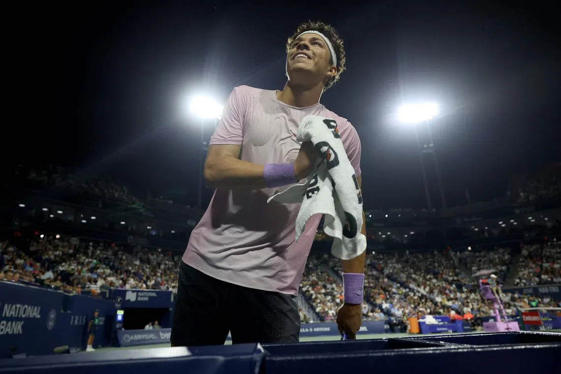 American Ben Shelton talking to his team in Toronto, where he won his first Masters 1000 title.