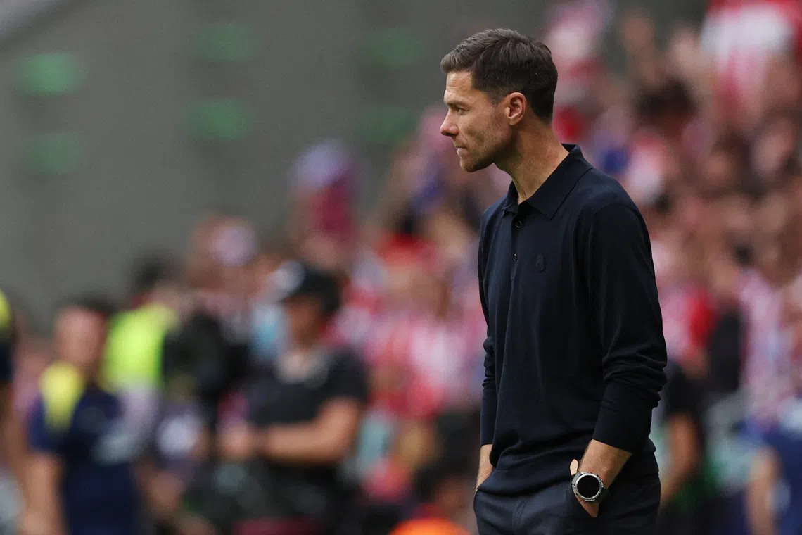 Soccer Football - LaLiga - Atletico Madrid v Real Madrid - Riyadh Air Metropolitano, Madrid, Spain - September 27, 2025 Real Madrid coach Xabi Alonso looks dejected after the match REUTERS/Violeta Santos Moura