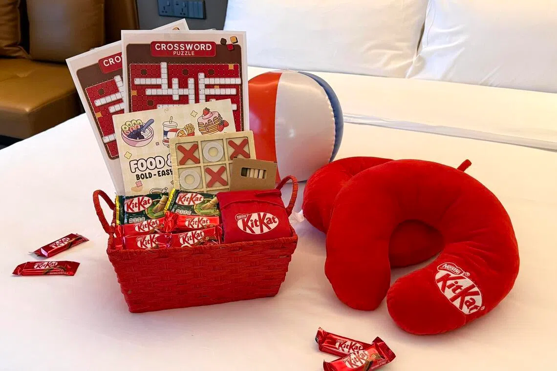 sweets, chocolates, hotel bed, amenities