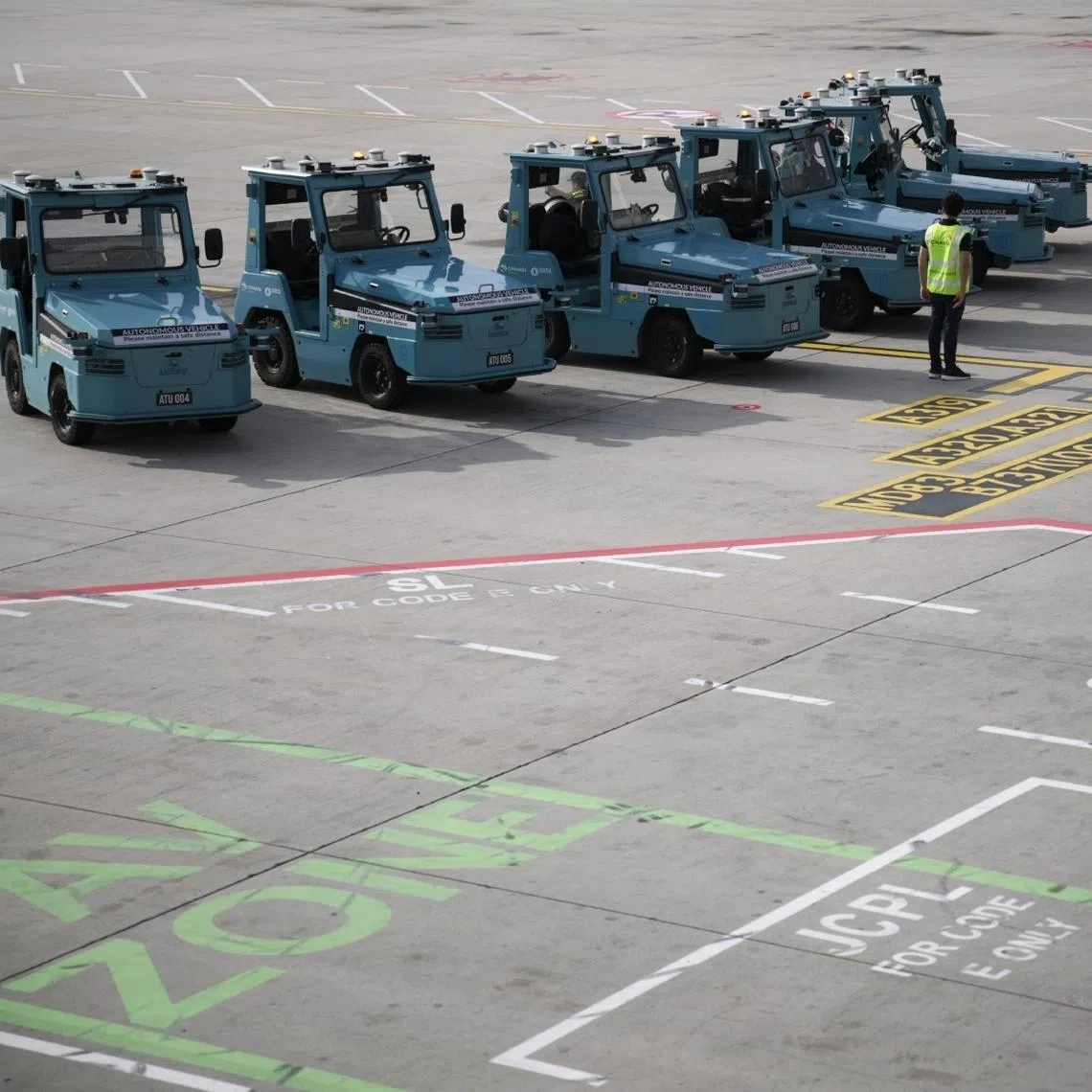 The tractors are capable of towing up to four containers of baggage that weigh up to 10 tonnes in total.