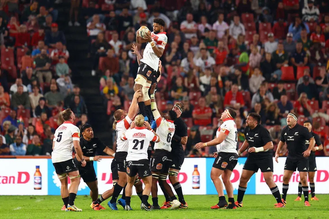 Rugby Union - New Zealand tour of South Africa - Lions v New Zealand - Ellis Park Stadium, Johannesburg, South Africa - August 25, 2026
Lions' Hyron Andrews in action during a lineout REUTERS/Siphiwe Sibeko