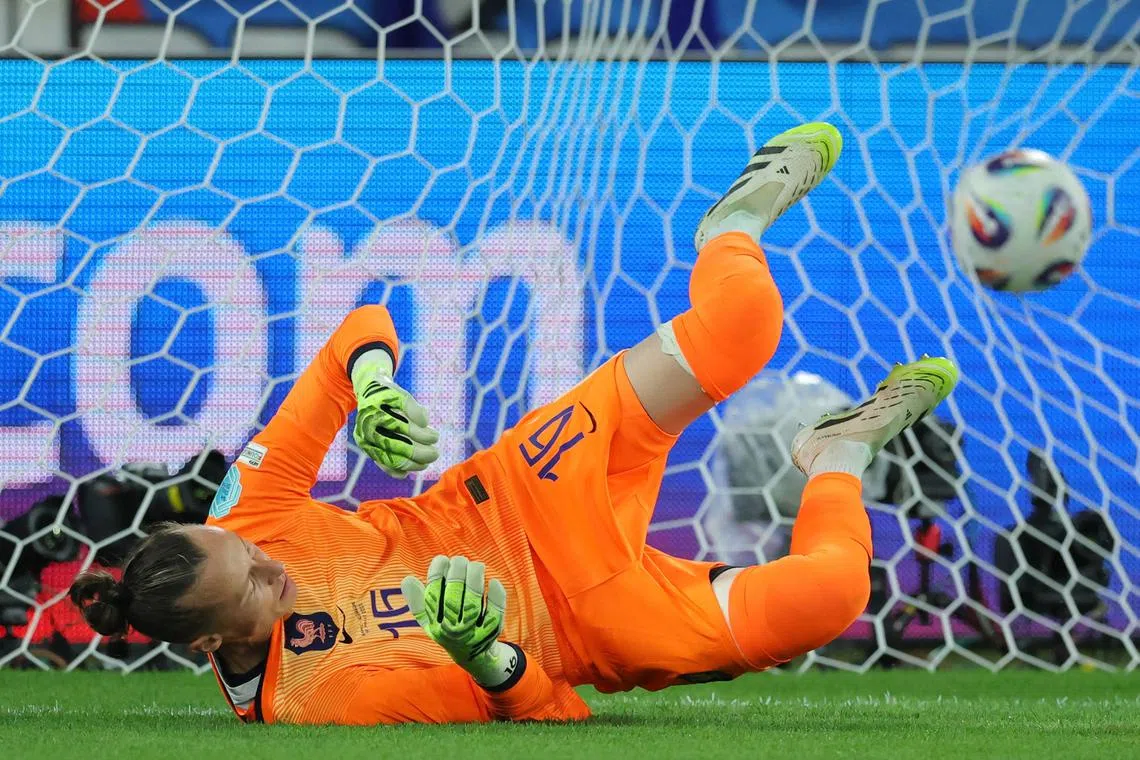 FILE PHOTO: Soccer Football - UEFA Women's Euro 2025 - Quarter Final - France v Germany - St. Jakob-Park, Basel, Switzerland - July 19, 2025  Germany's Janina Minge scores a penalty during the shoot-out past France's Pauline Peyraud-Magnin REUTERS/Denis Balibouse/File photo