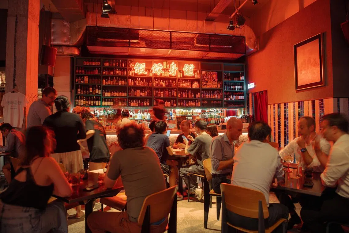 bar, cocktails, speakeasy, hong kong