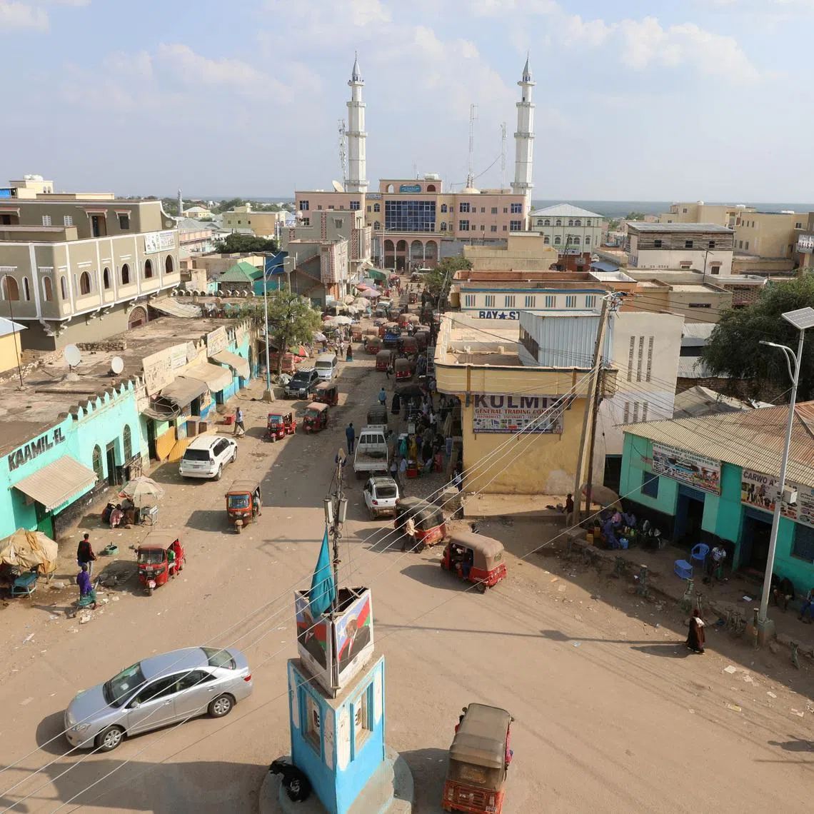 FILE PHOTO: A general view shows activity at a street in the southern city of Baidoa, Somalia November 3, 2018. Picture taken November 3, 2018. REUTERS/Feisal Omar/File Photo