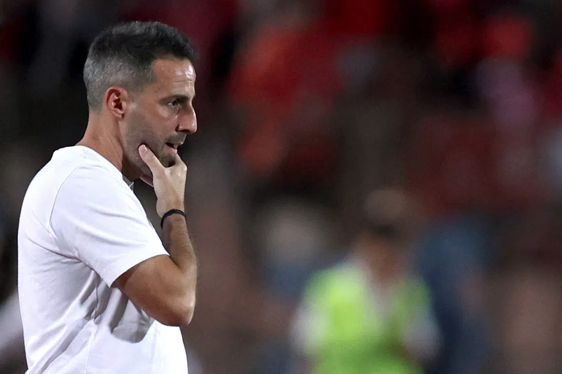Soccer Football - Egyptian Premier League - Zamalek v Al Ahly - Cairo International Stadium, Cairo, Egypt - September 29, 2025 Zamalek coach Yannick Ferrera reacts during the match REUTERS/Amr Abdallah Dalsh