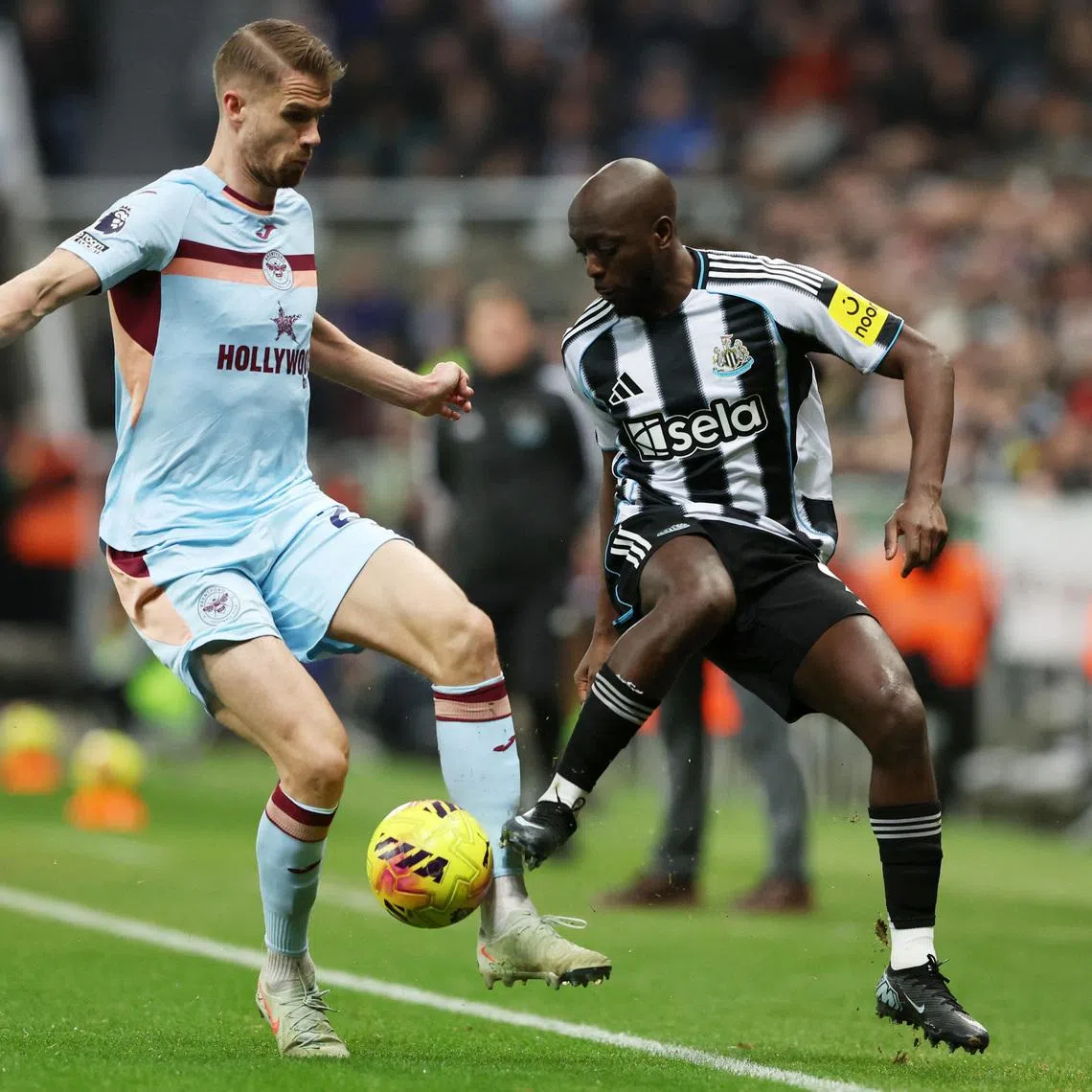 Soccer Football - Premier League - Newcastle United v Brentford - St James' Park, Newcastle, Britain - February 7, 2026  Brentford's Kristoffer Ajer in action with Newcastle United's Yoane Wissa. REUTERS/Scott Heppell