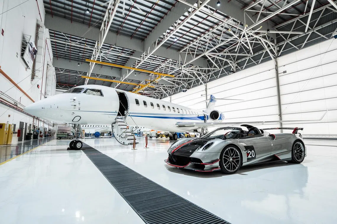 ctfast17 - Pagani Huayra Roadster BC and the Bombardier Global 7500