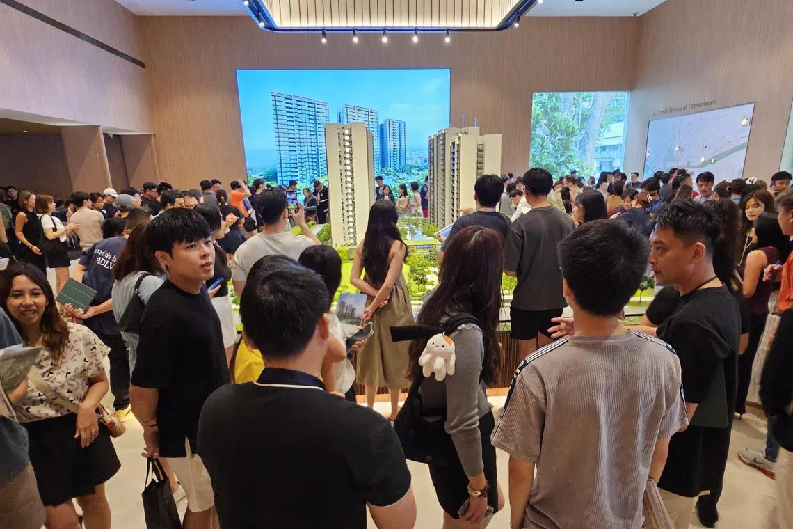 Emerald of Katong is seeing strong turnout during its 1st preview weekend of more than 10,000 people over the 3 days following it's opening on 1 November.