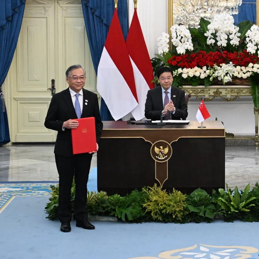 Prime Minister Lawrence Wong (second from left) and Indonesian President Prabowo Subianto (second from right) witnessing the signing of a memorandum of understanding by Deputy Prime Minister and Minister for Trade and Industry Gan Kim Yong (left) and Indonesia’s Minister of Environment and Head of the Environmental Control Agency, Mohammad Jumhur Hidayat.