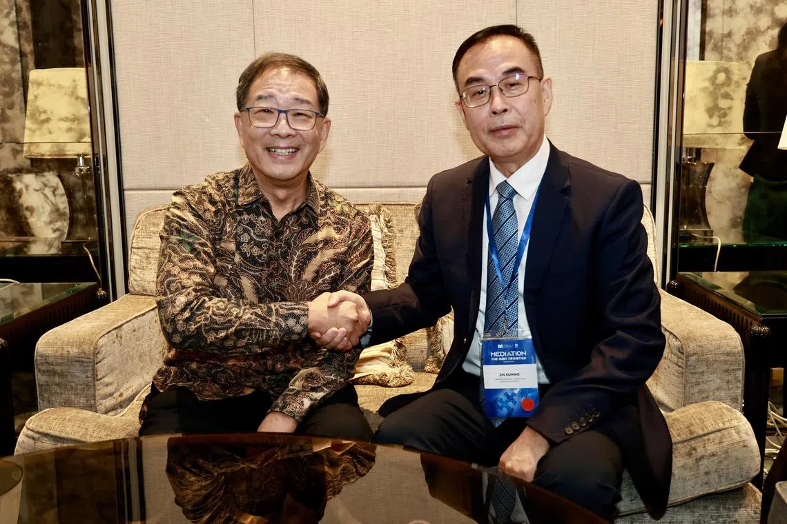 SIMC chairman George Lim (left) and China International Contractors Association vice-chairman Xin Xiuming at Shangri-La Hotel on Aug 28.