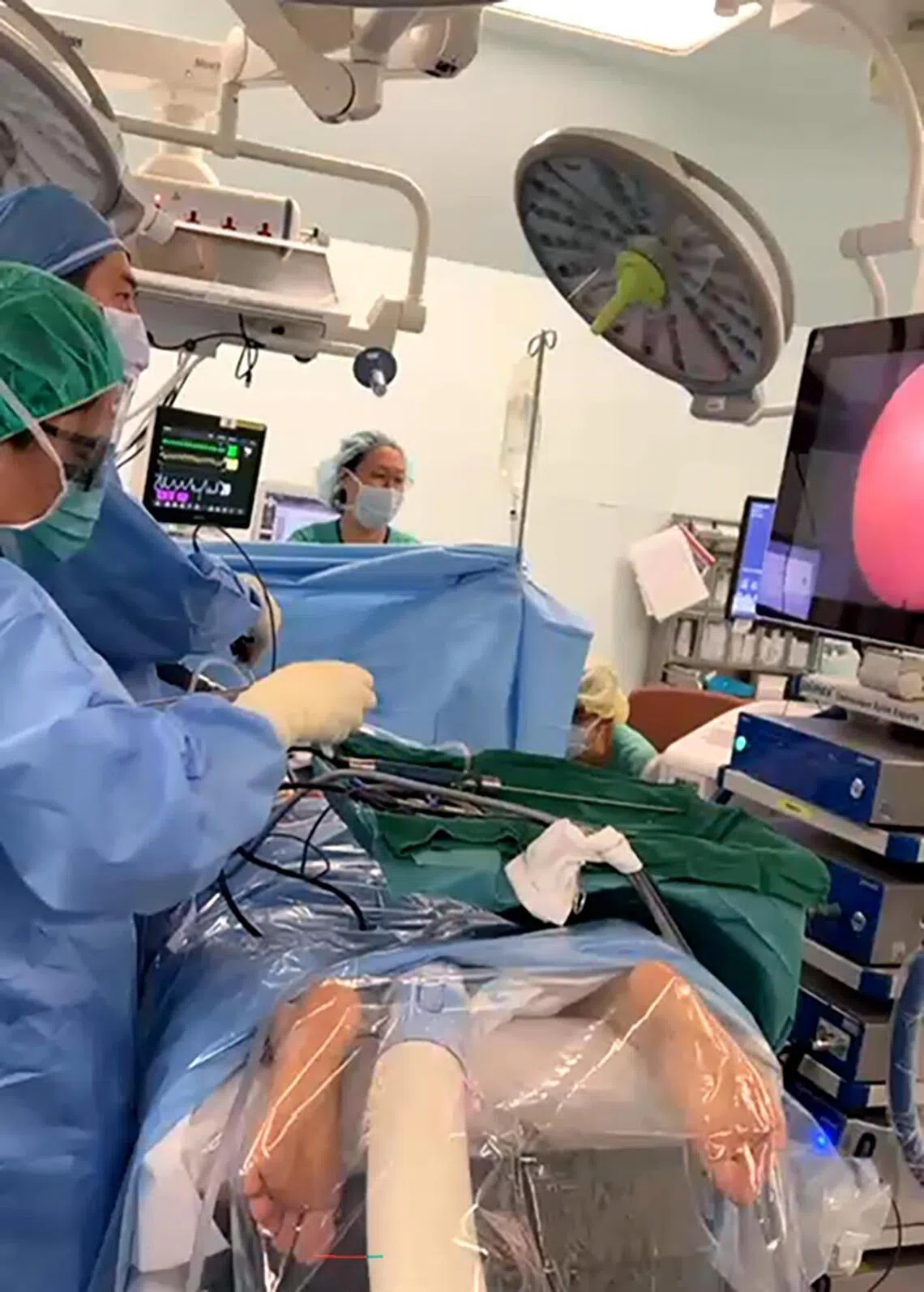 Retired precision engineer Teo Seow Heong, 75, was awake throughout the two-hour spinal procedure. (Patient shown in pic is Teo Seow Heong.)