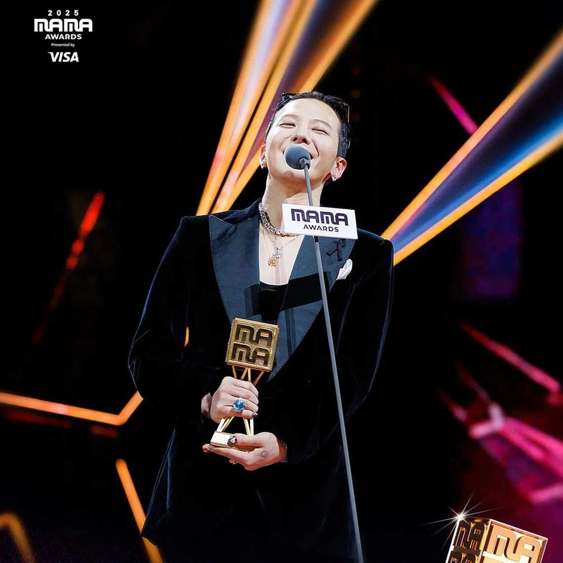 Singer-rapper G-Dragon was named Artist Of The Year at the 2025 MAMA Awards on Nov 29 at a ceremony in Hong Kong.