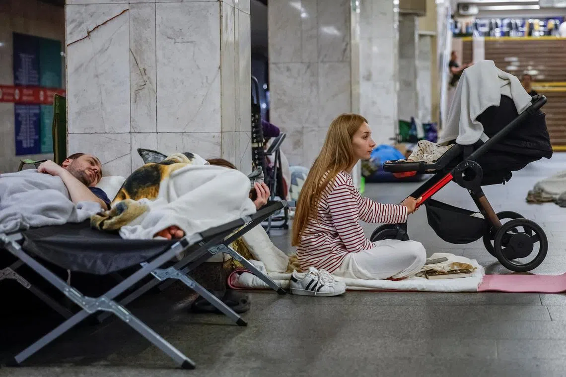 Daria Slavytska, 27, takes shelter inside a metro station with her 2-year-old son Emil during a Russian missile and drone strike, amid Russia's attack on Ukraine, in Kyiv, Ukraine July 9, 2025. REUTERS/Alina Smutko