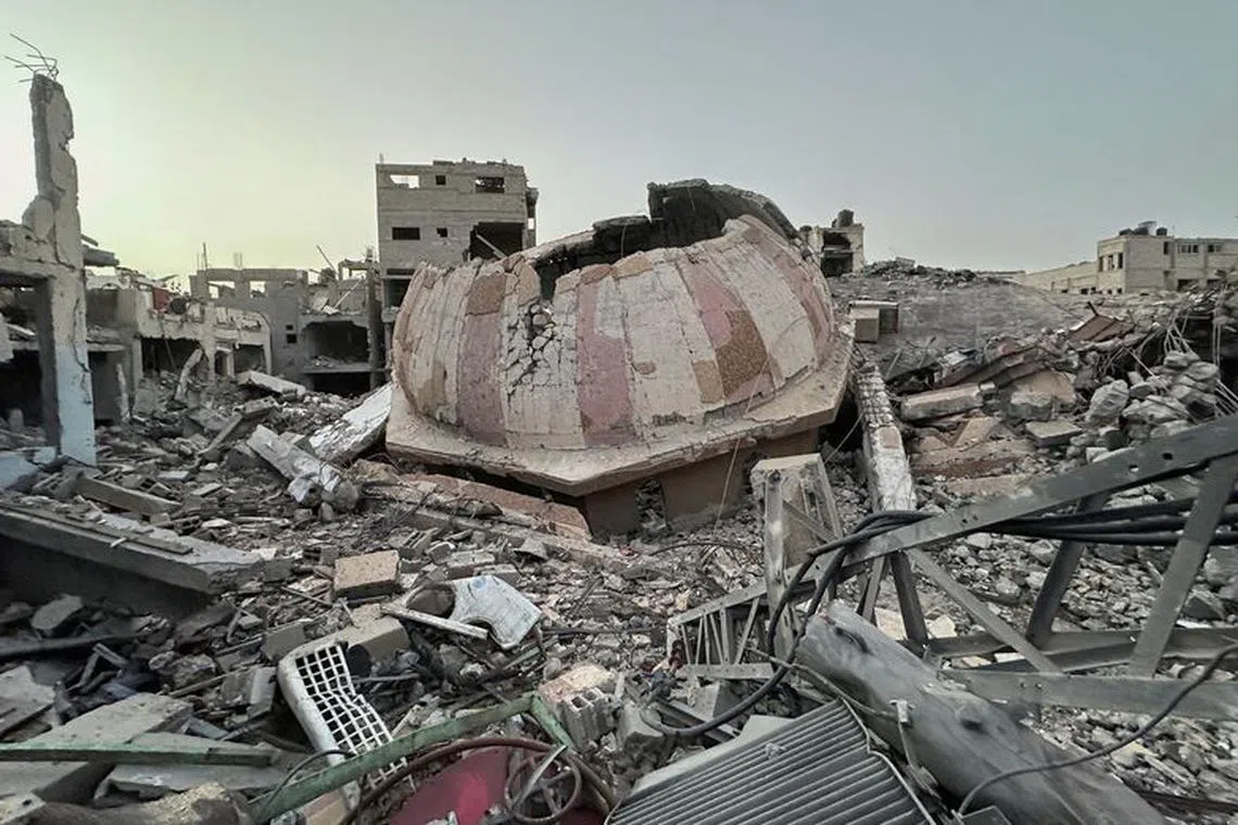 FILE PHOTO: Houses destroyed in Israeli strikes during the conflict lie in ruin, amid a temporary truce between Israel and the Palestinian Islamist group Hamas, in Beach refugee camp, in Gaza City November 26, 2023. REUTERS/Abed Sabah/File Photo