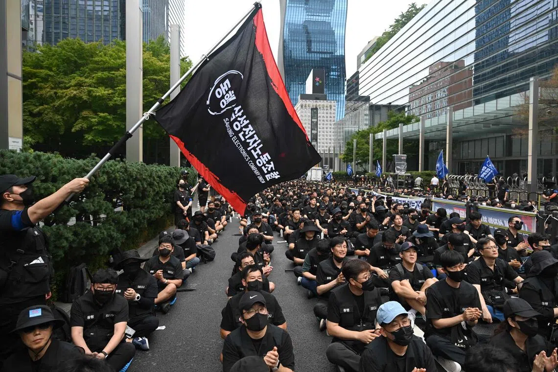 Samsung appliance workers escalate bonus fight with protests, Times Square ad in New York City