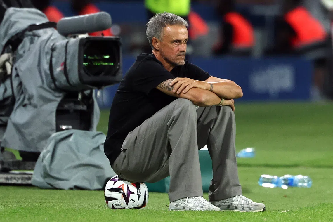 Soccer Football - Ligue 1 - Paris St Germain v AS Monaco - Parc des Princes, Paris, France - September 4, 2026 Paris St Germain coach Luis Enrique looks on during the match REUTERS/Stephanie Lecocq