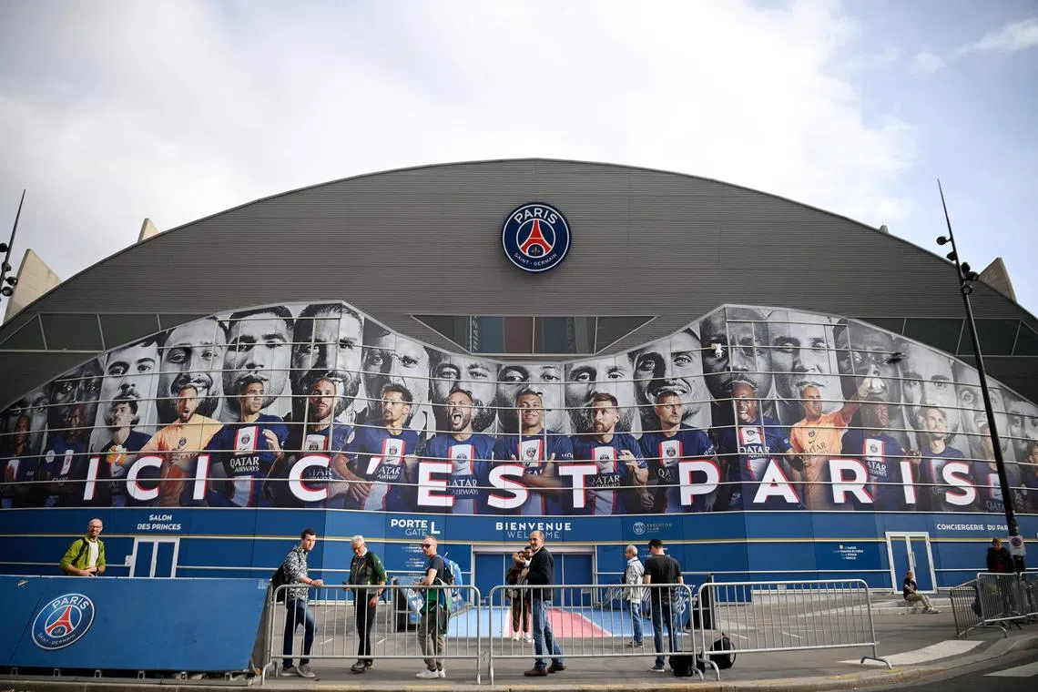 City mayor Anne Hidalgo said that the stadium is “not for sale” and will not be sold to Qatari-owned PSG. 