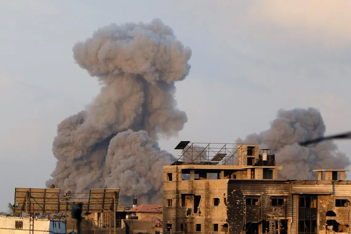 Smoke rises following an Israeli strike, in Gaza City, August 21, 2025. REUTERS/Dawoud Abu Alkas