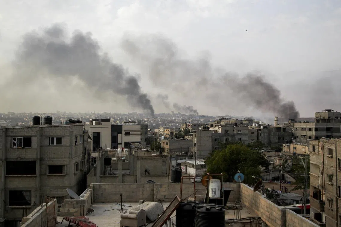 Smoke rises following Israeli strikes during an Israeli military operation in Rafah, in the southern Gaza Strip, May 28, 2024. REUTERS/Hatem Khaled