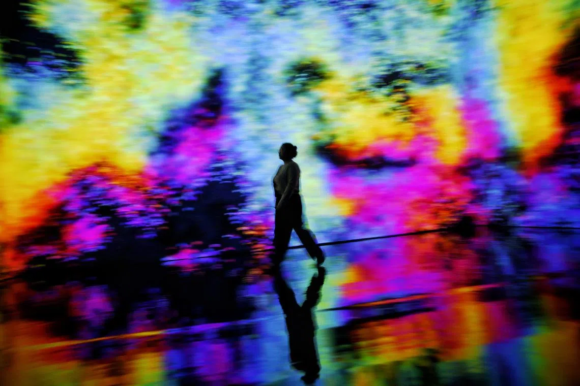 Autonomous Abstraction mimic spontaneous order phenomenon like that of fireflies.