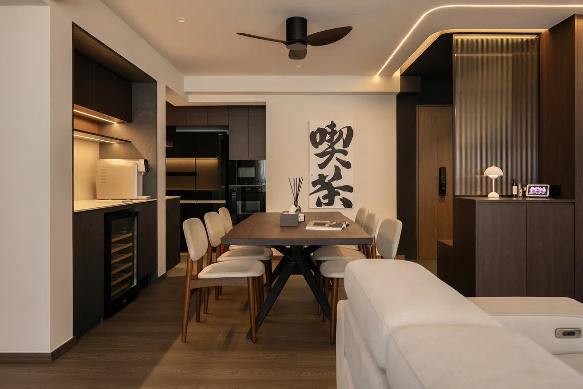 A work of Japanese calligraphy, which reads “kissa” in kanji – the act of drinking at a traditional Japanese coffee shop – hangs in full view of the six-seater dining table. 