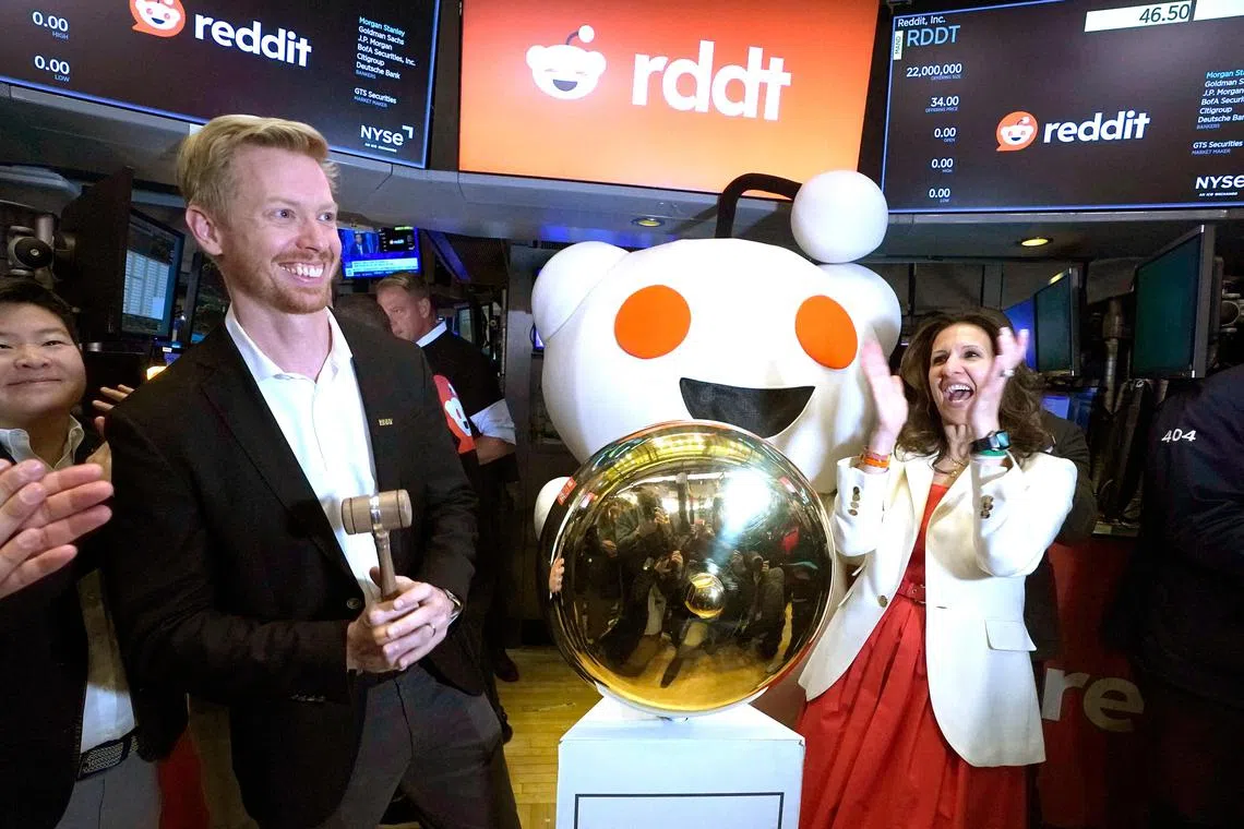 Reddit chief Steve Huffman and New York Stock Exchange president Lynn Martin take part in the bell-ringing ceremony, as Reddit begins trading on the New York Stock Exchange.
