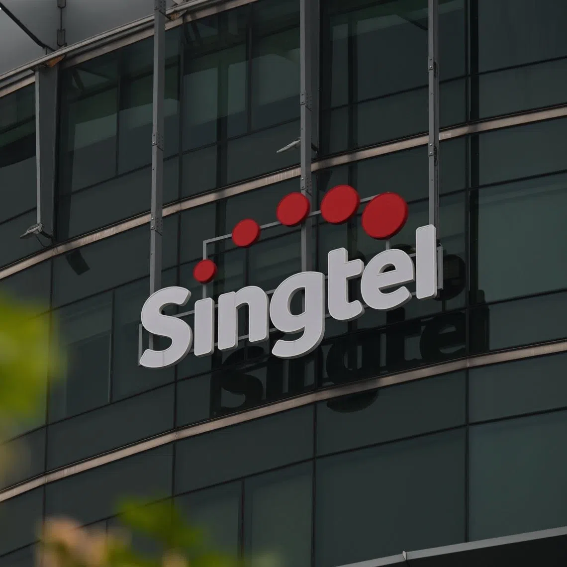 As at 10.45am, there were more than 4,100 reports of network outage for Singtel customers on Downdetector.