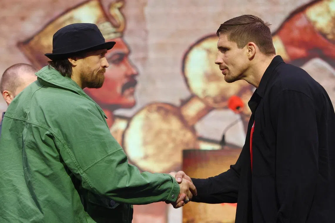 Boxing - Oleksandr Usyk & Rico Verhoeven Press Conference - The Pelligon, London, Britain - April 14, 2026 Oleksandr Usyk and Rico Verhoeven shake hands during the press conference Action Images via Reuters/Matthew Childs