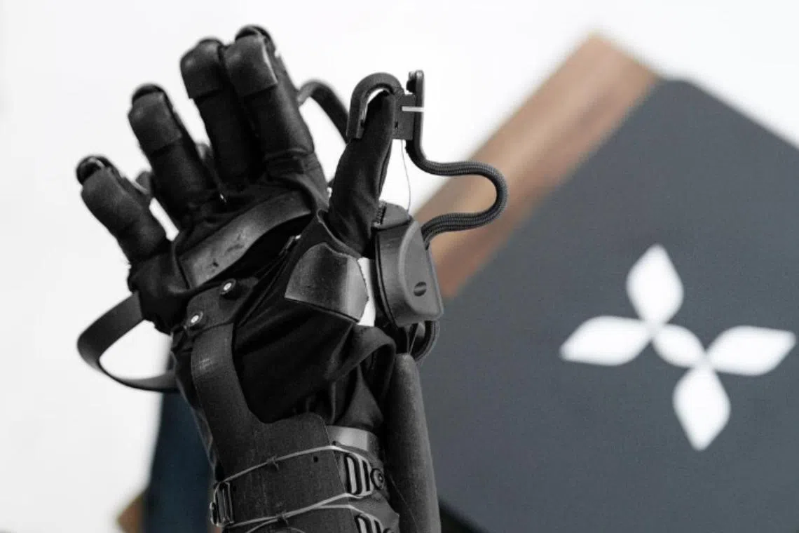 HaptX’s gloves have their air pumped in through a network of tubes which inflate 135 tiny balloons incorporated into each glove. 