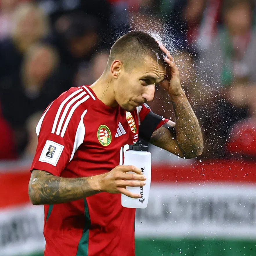 Soccer Football - FIFA World Cup - UEFA Qualifiers - Group F - Hungary v Armenia - Puskas Arena, Budapest, Hungary - October 11, 2025  Hungary's Daniel Lukacs during a water break REUTERS/Bernadett Szabo