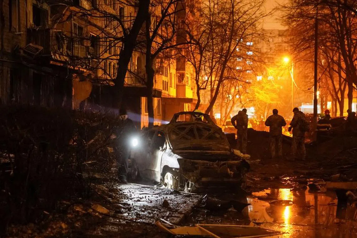 Emergency staff work at a site of an apartment building damaged during a Russian missile strike, amid Russia's attack on Ukraine, in Kyiv, Ukraine December 13, 2023. REUTERS/Gleb Garanich/File Photo